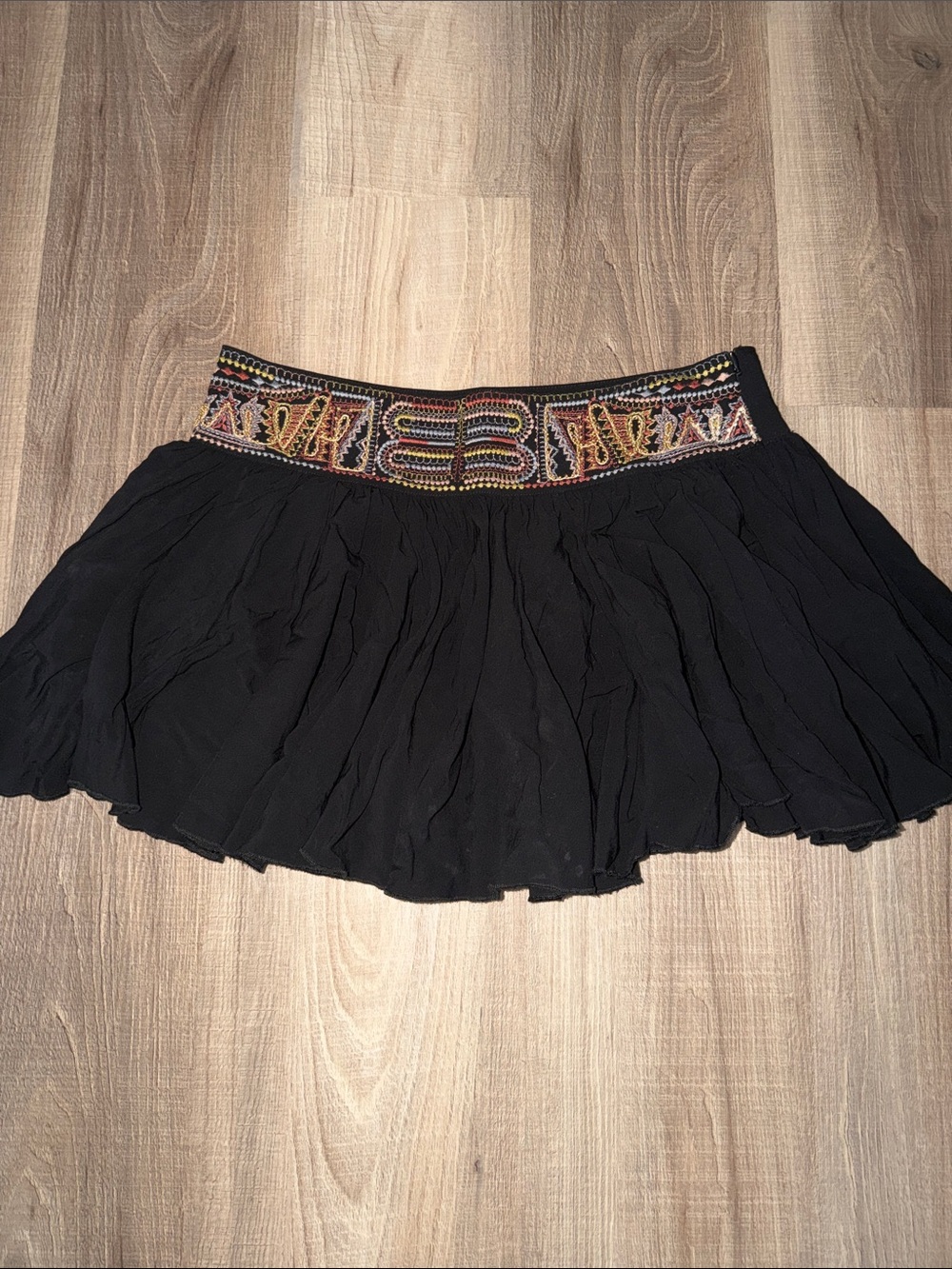 🖤 FOREVER XXI Black Embroidered Waist Flare Mini Skirt - Medium 🖤